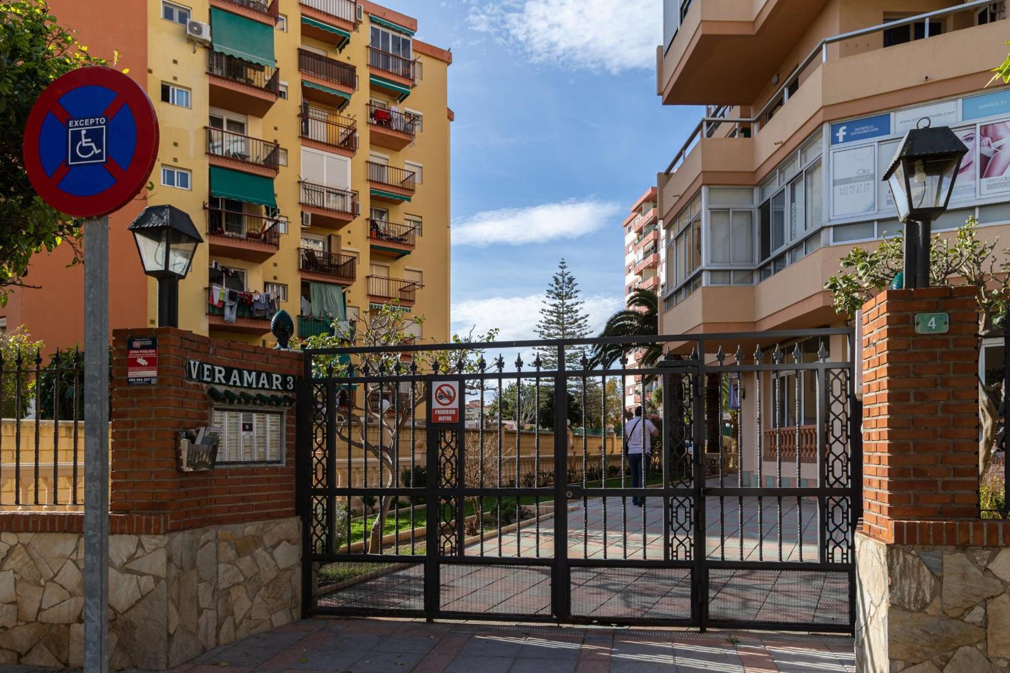 Apartamento Veramar Фуeнхирола Екстериор снимка